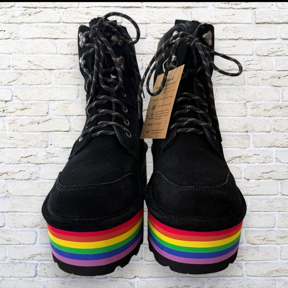 NWT Bearpaw RETRO ALICIA Women's Platform Boots with Rainbow Soles - Size 9 - Picture 5 of 10